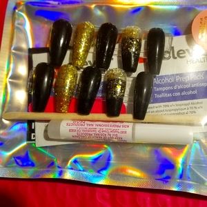 Custome Black & Gold Nails